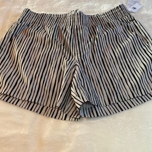 Old Navy active stretch shorts with pockets new with tags